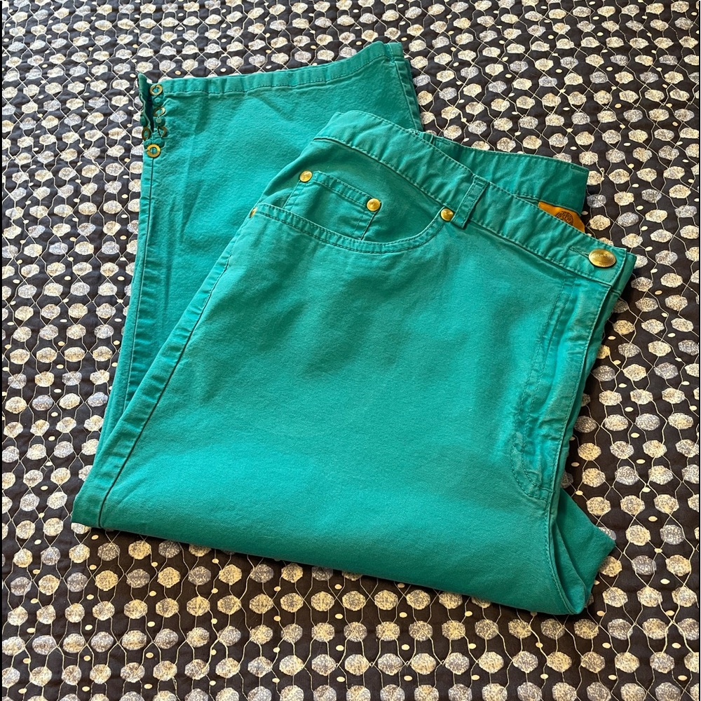 Attractive Ruby Rd. Turquoise capris, size 14